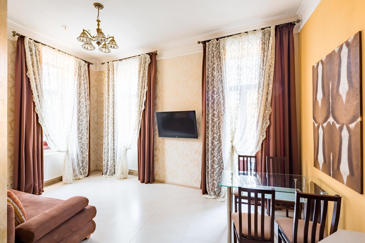 Leogrand Apartments On Doroshenka Street 1 ลวีฟ ภายนอก รูปภาพ